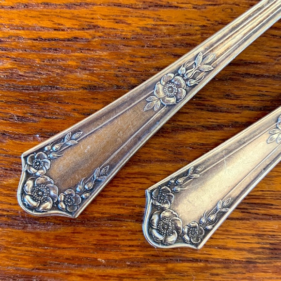 2 Vintage Oneida Community Alpha Plate Forks - Picture 2 of 6